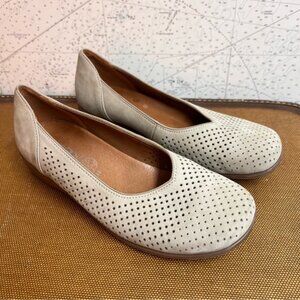 EUC! ARA Women’s US 7 Nubuck Leather Perforated Ballet Flat Slip-On Suede